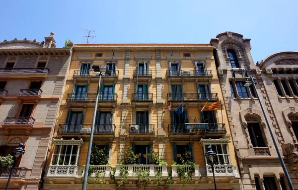 Een Van Gevels Van Prachtige Gebouwen Wijk Eixample Barcelona — Stockfoto