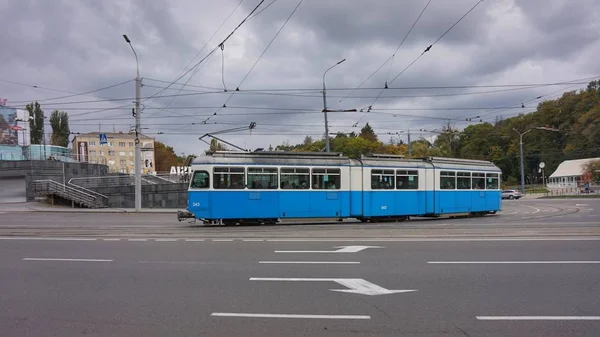 Passeggiate Tram Svizzero Lungo Strada Vinnitsa — Foto Stock