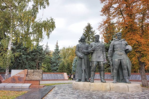 Памятники воинам-освободителям в центре
.