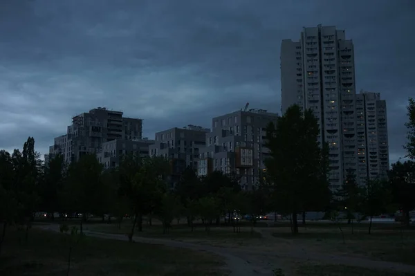 夕暮れ時の高層ビル ドニエプルだ ウクライナ — ストック写真