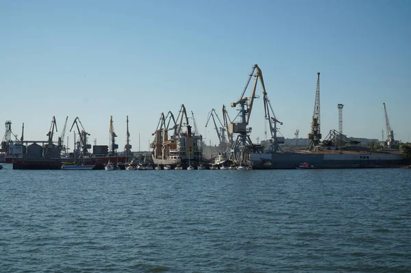 Blick Aus Der Ferne Auf Kräne Und Schiffe Hafen Von — Stockfoto