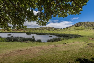Yeraltı moais ile Rano Raraku yanardağ krater iç