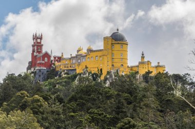 Sintra 'daki Palcio Nacional da Pena 'nın manzarası