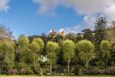 Sintra 'daki Quinta Regaleira 'dan Palacio da Pena