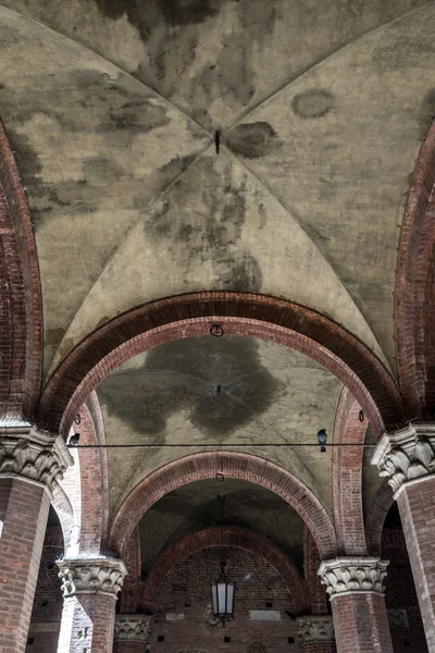 シエナのコミュナーレ宮殿の十字架の金庫 — ストック写真