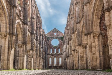 San Galgano Manastırı'nın iç görünümü