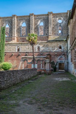 San Galgano Manastırı 'nın yeniden inşa edilmiş manastırının bir parçası.