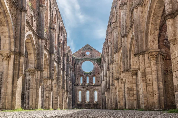 San Galgano Manastırı'nın iç görünümü