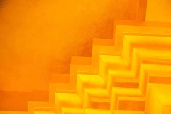 Alçı duvarların altın arka planı.