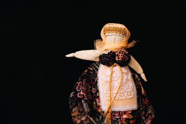 Geleneksel Rus krep hafta doldurulmuş. Saman effigy geleneksel Slav tatil - Carnival için. Çocuklar için saman ile ev yapımı bebek.