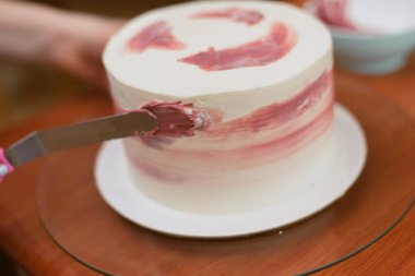 pudra rengi pembe kremalı beyaz Kek süsle