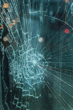 Şehir ışıkları arka planda kırık cam arka plan