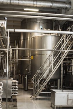 Bira, meyve suyu, metal tanklarda sıvılar, borular üretimi. Sanayi