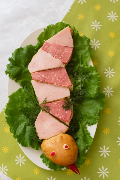 Childrens food in a creative way. Snake-shaped sandwiches. Childrens menu on a green background. — Stock Image Childrens food in a creative way. Snake-shaped sandwiches. Childrens menu on a green background. Royalty Free Stock Photos