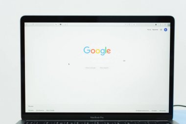 Samara, Rusya - 25 Mayıs 2019: Google web sitesi ana sayfası. Google logosu görünür