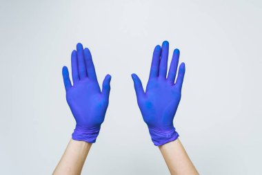 Mavi lateks doktoru El Eldivenleri, Mavi arka planda doktor eldiveni olan beş parmak işareti..