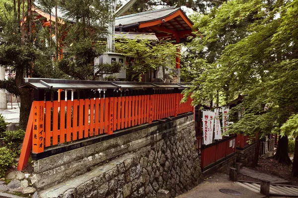 Diverse Heiligdommen Langs Een Berghelling Wandelen Fushimi Inari Taisha Kyoto — Stockfoto