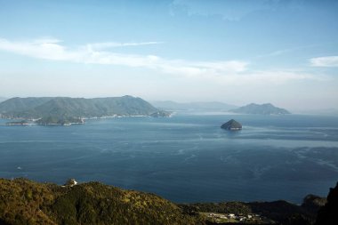 Miyajima ve Hiroşima körfezine bakan Misen Dağı arazisinde Gondol yolculuğu yapabilirsiniz. Miyajima, Japonya