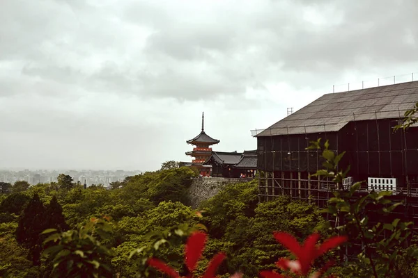 Burza Chmur Nad Kiyomizu Dera Rozciągacz Kioto Japonia Świątynia Jest — Zdjęcie stockowe