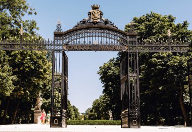 Madrid Parque del Buen Retiro Park içine kapıdan giriş, İspanya