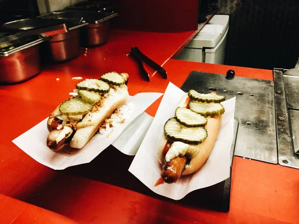 Kopenhag, Danimarka'da sosisli standından lezzetli Danimarka Sosisli sandviç
