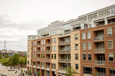 Denver, Colorado Riverfront Park mahallede Commons Park meydanı.