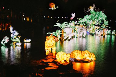 Gardens of Light, Montreal Botanik Bahçeleri'nde Çin fener festivali. Montreal, Quebec