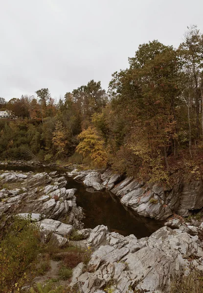 Fall Foliage Surrounding Stream New England Town Quechee Vermont — Stock Photo, Image