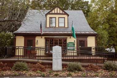 Bennington, Vermont - 1 Ekim 2019: New England 'ın Bennington kasabasındaki Bennington Anıt Hediye Dükkanına Giriş.