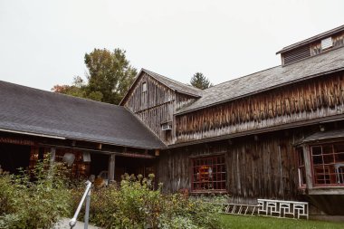 Bennington, Vermont - 1 Ekim 2019: New England 'ın Bennington kasabasındaki Camelot' ta Antikalara Giriş.