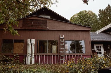 Bennington, Vermont - 1 Ekim 2019: New England 'ın Bennington kasabasındaki Camelot' ta Antikalara Giriş.