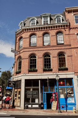 Portland, Maine - 26 Eylül 2019: Portland, Maine 'in tarihi Eski Liman Bölgesi' ndeki tuğla binaların dışı.