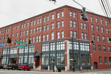 Portland, Maine - 26 Eylül 2019: Portland, Maine 'in tarihi Eski Liman Bölgesi' ndeki tuğla binaların dışı.