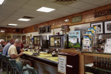Waldoboro, Maine - 26 Eylül 2019: Waldoboro, Maine 'de eski bir New England restoranı..