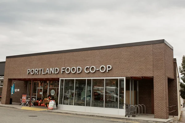 Portland, Maine - 26 Eylül 2019 Portland Gıda Kooperatifi 'nin tuğla bina dışı.