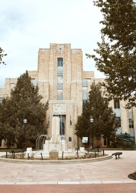Boulder, Colorado - 27 Mayıs 2020: Boulder County 'deki Pearl Street AVM' deki Boulder Belediye Mahkemesi