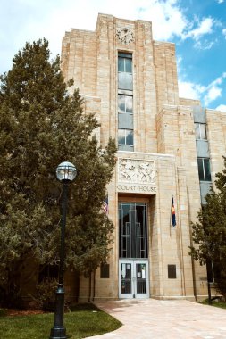 Boulder, Colorado - 27 Mayıs 2020: Boulder County 'deki Pearl Street AVM' deki Boulder Belediye Mahkemesi