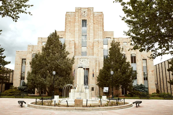 Boulder, Colorado - 27 Mayıs 2020: Boulder County 'deki Pearl Street AVM' deki Boulder Belediye Mahkemesi