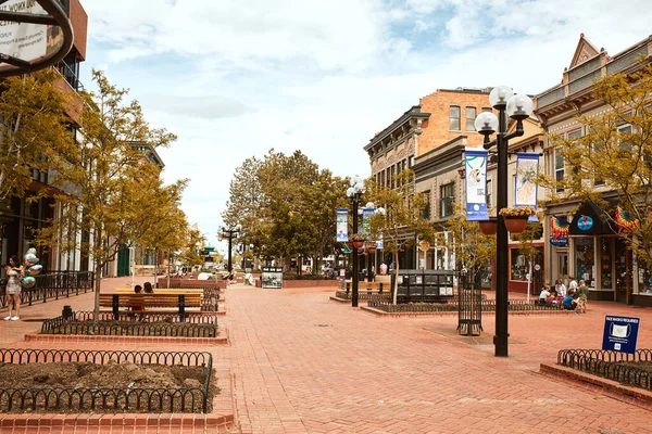 Boulder Colorado Μαΐου 2020 Καταστήματα Επιχειρήσεις Και Εστιατόρια Κατά Μήκος Εικόνα Αρχείου