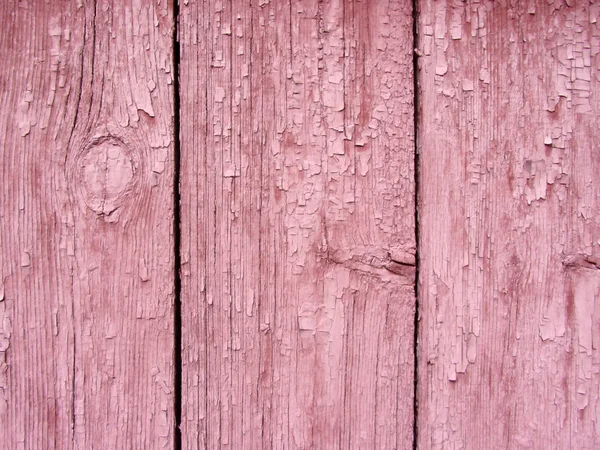 Ściana z drewnianych desek z różowymi śladami farby — Zdjęcie stockowe