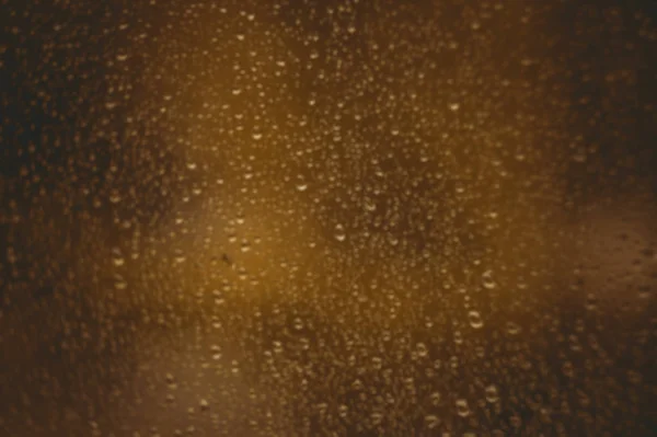 유리 표면에 거품이있는 크리스탈 컬러 워터 드랍스. — 스톡 사진