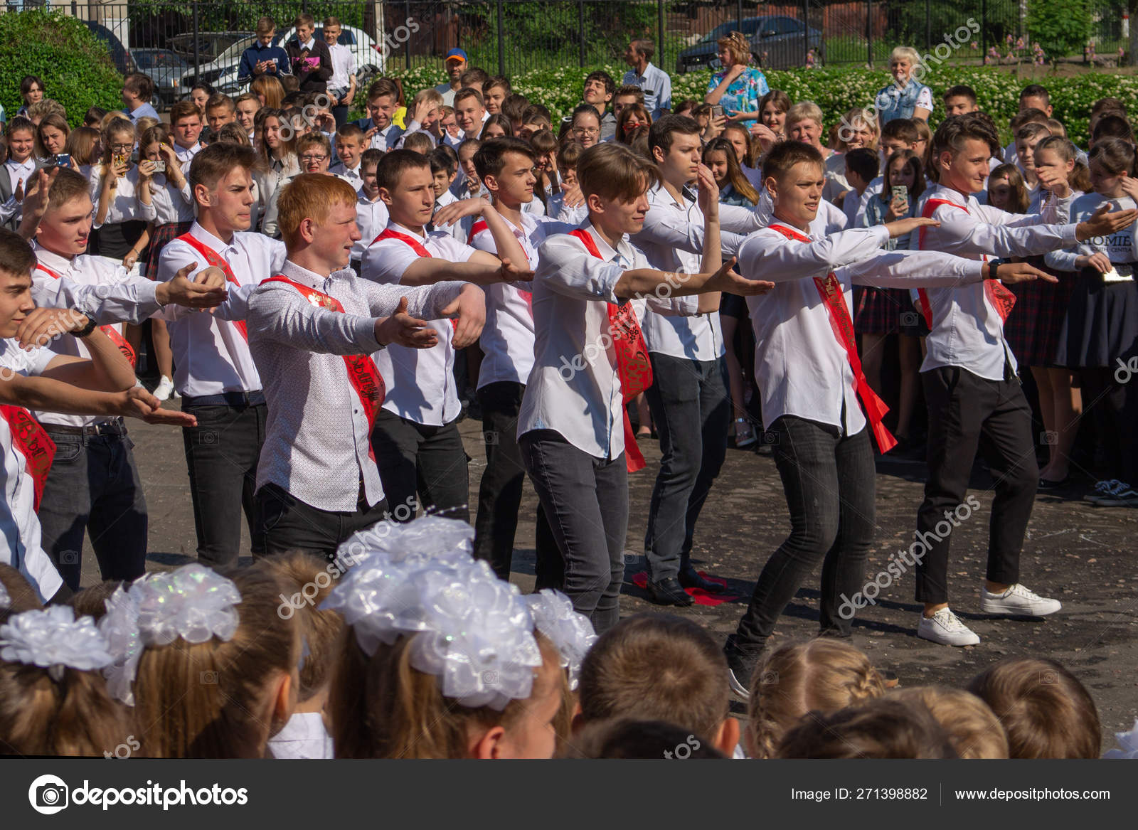 russia last bell Voronezh region, RUSSIA - MAY 24, 2019: The last bell. Celebration of  graduation school. Graduates of 2019 in bright clothes. Farewell to the  school. Children celebrate and dance. — Stock Editorial Photo © NormanCook  #271398882
