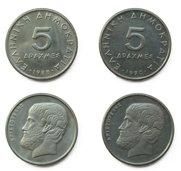 Set van 2 (twee) verschillende jaren Griekse 5 Drahmas koper-nikkel munten veel 1988, 1990 jaar, Griekenland. De munten hebben een Aristoteles portret, Griekse filosoof tijdens de klassieke periode in het oude Griekenland. — Stockfoto