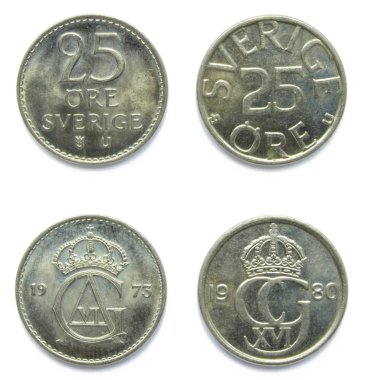 Set 2 (iki) farklı yıl Isveç 25 Ore 1973, 1980 yıl bakır-nikel sikke lot. Paralar Isveçli krallar Gustaf Adolf vi ve Isveç Carl Xvi Gustaf bir monogramlar göstermek.