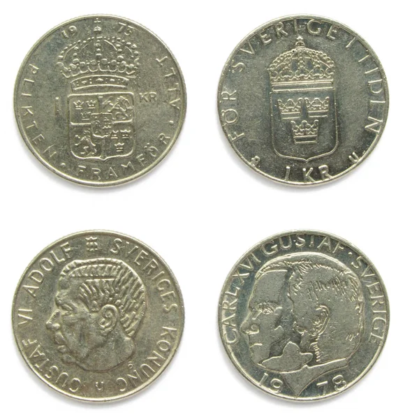一套 2 (两个) 不同年份瑞典 1 克朗 (克朗, 克朗) 1973, 1978 年铜镍硬币很多.硬币展示了瑞典国王古斯塔夫·阿道夫·维和瑞典的卡尔·十六·古斯塔夫的肖像. — 图库照片