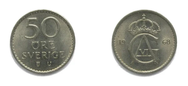 Шведська 50 руди 1968 монети. Монета показує монограма шведського короля Густава Адольфа VI і Герб Швеції на лицьовими. — стокове фото