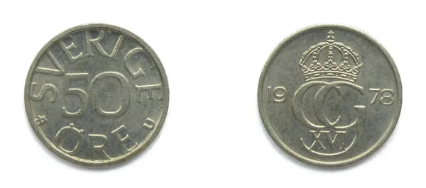 Σουηδικά 50 Ore 1978 έτος κέρμα. Το κέρμα δείχνει ένα μονόγραμμα του Σουηδού βασιλιά Carl XVI Γκουστάφ της Σουηδίας και εθνόσημο της Σουηδίας στην εμπρόσθια όψη. — Φωτογραφία Αρχείου