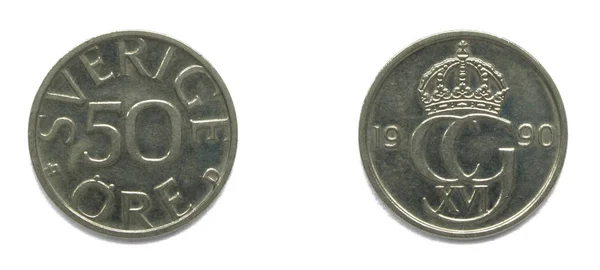 Švédský 50 ORE 1990 ročník mince. Peníz ukazuje monogram švédského krále Carla XVI. gusta ze Švédska a státní znak Švédska na obcím. — Stock fotografie