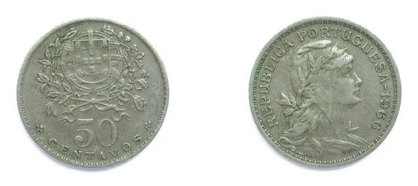 포르투갈어 50 센타보스 구리 - 니켈 동전 1966 년. 동전은 포르투갈의 팔의 코트와 프리지안 모자에 그녀의 머리를 아래로 여성의 머리를 보여줍니다, 월계수로 선정, 공화국을 인격화. — 스톡 사진