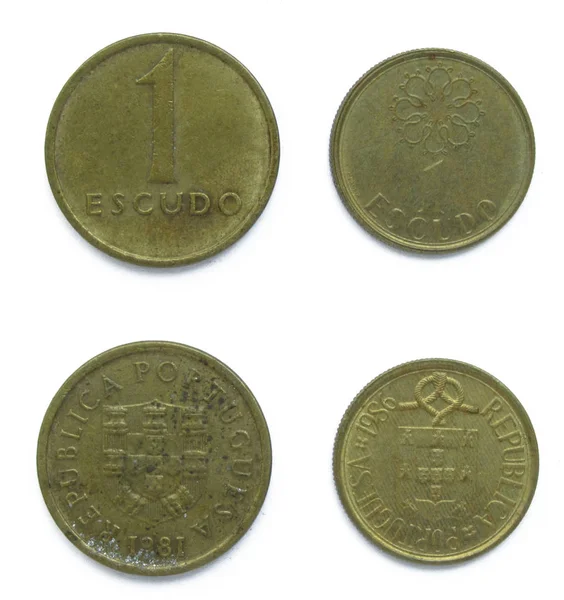 Sada 2 (dvou) různých let portugalština 1 (jedna) Escudo niklu mosazných mincí šarže 1981, 1986 roku, Portugalsko. Mince jsou znakem portugalského znaku Portugalska. — Stock fotografie